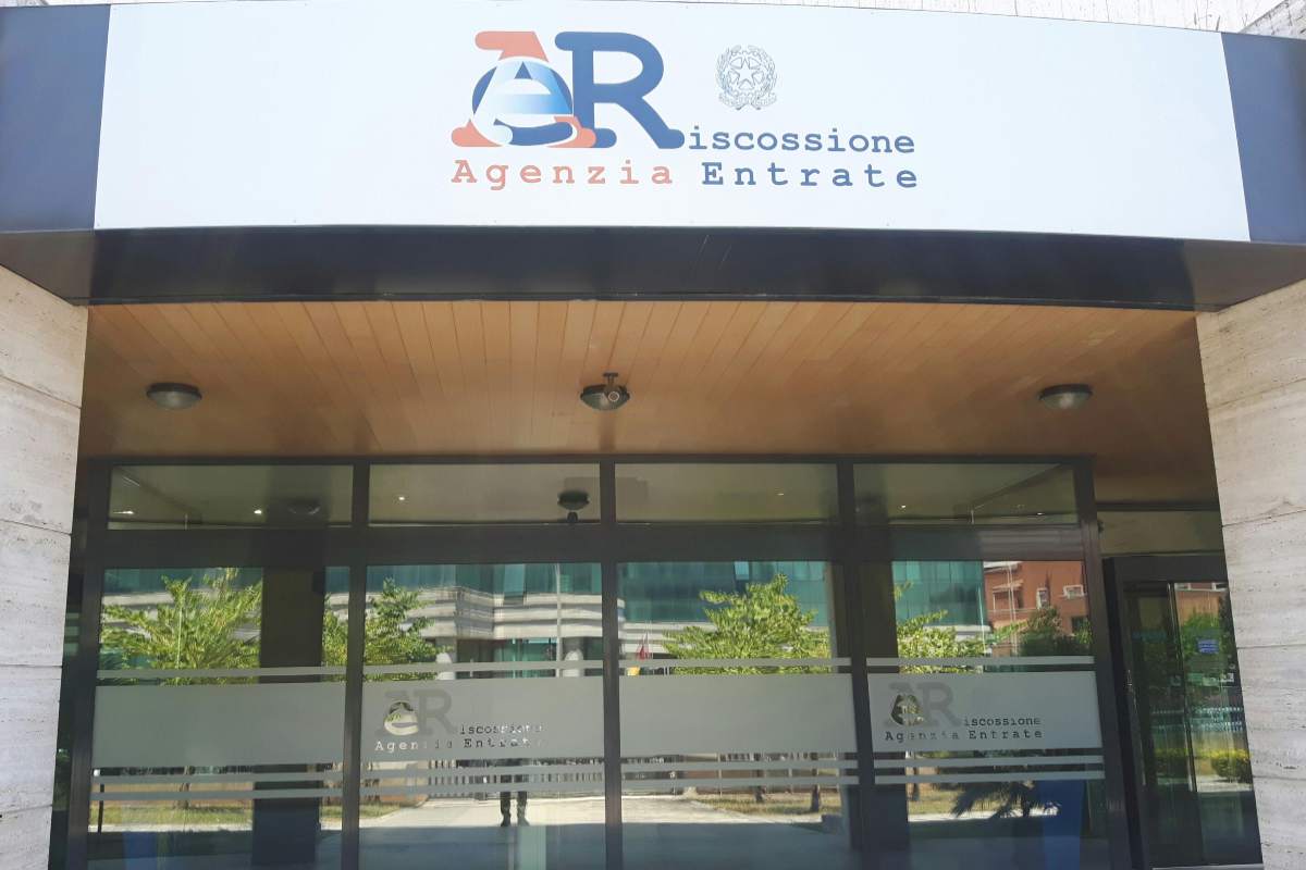 esterno di un ufficio dell'agenzia delle entrate