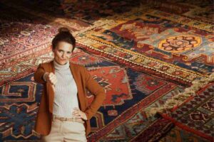 un classico tappeto e una ragazza che fa il pollice in giù